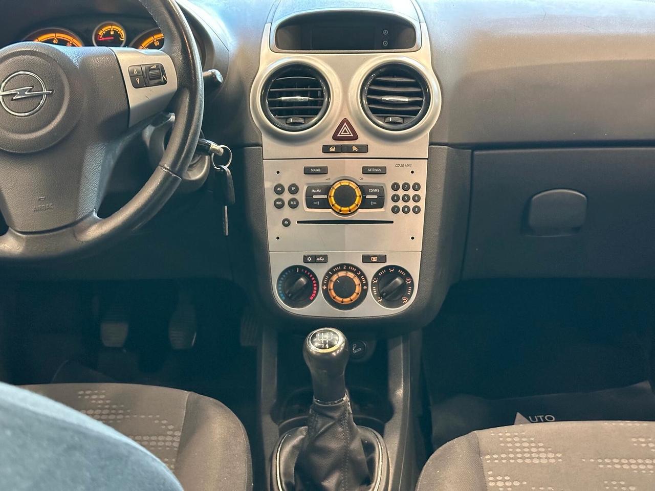 Opel Corsa 1.2 5 porte Cosmo