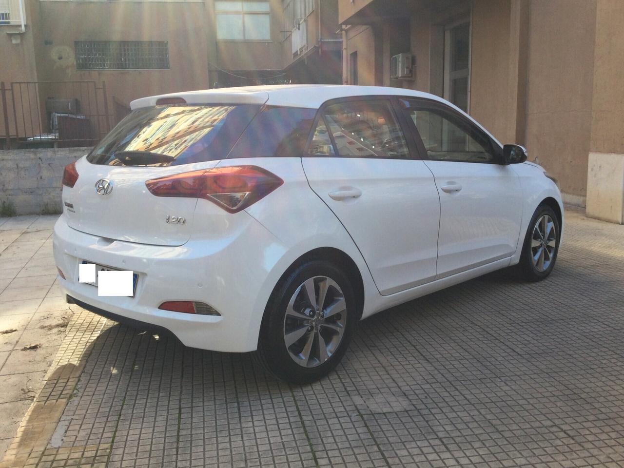 Hyundai i20 1.2 84 CV 5 porte Blackline