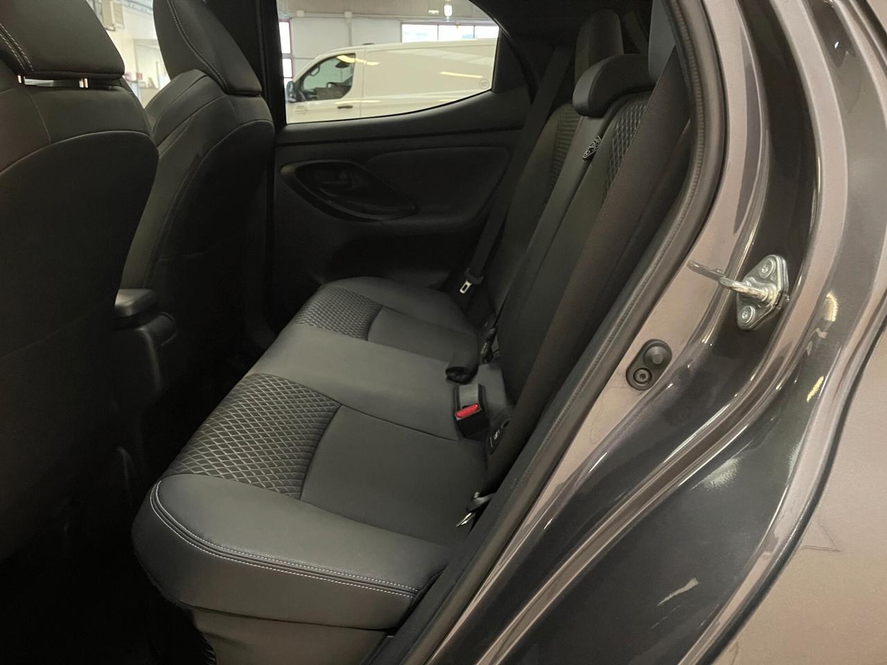 Toyota Yaris Lounge 1.5h cvt c.auto-OK Neopatentati-LEGGI SOTTO