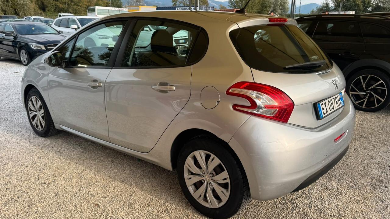 Peugeot 208 1.4 HDi 68 CV 5 porte Allure
