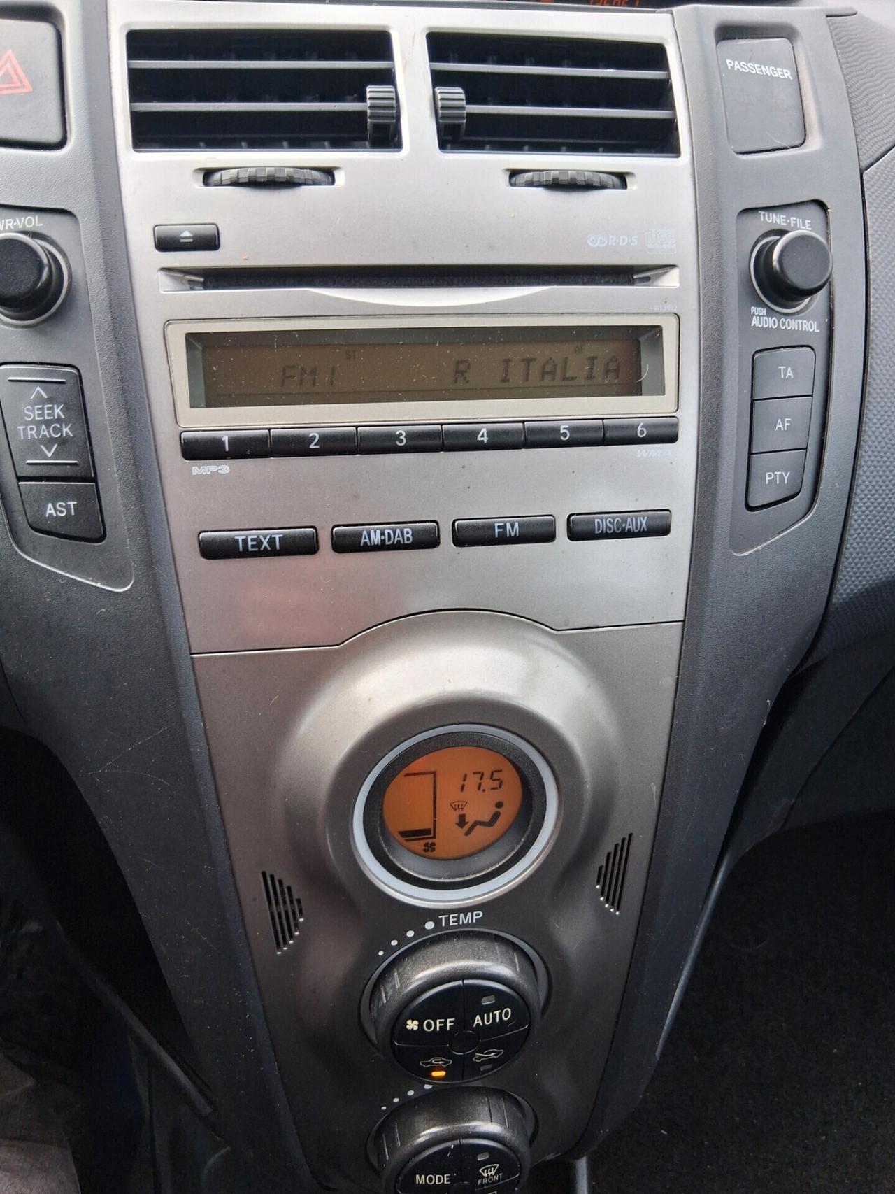 Toyota Yaris 1.0 5 porte Sol