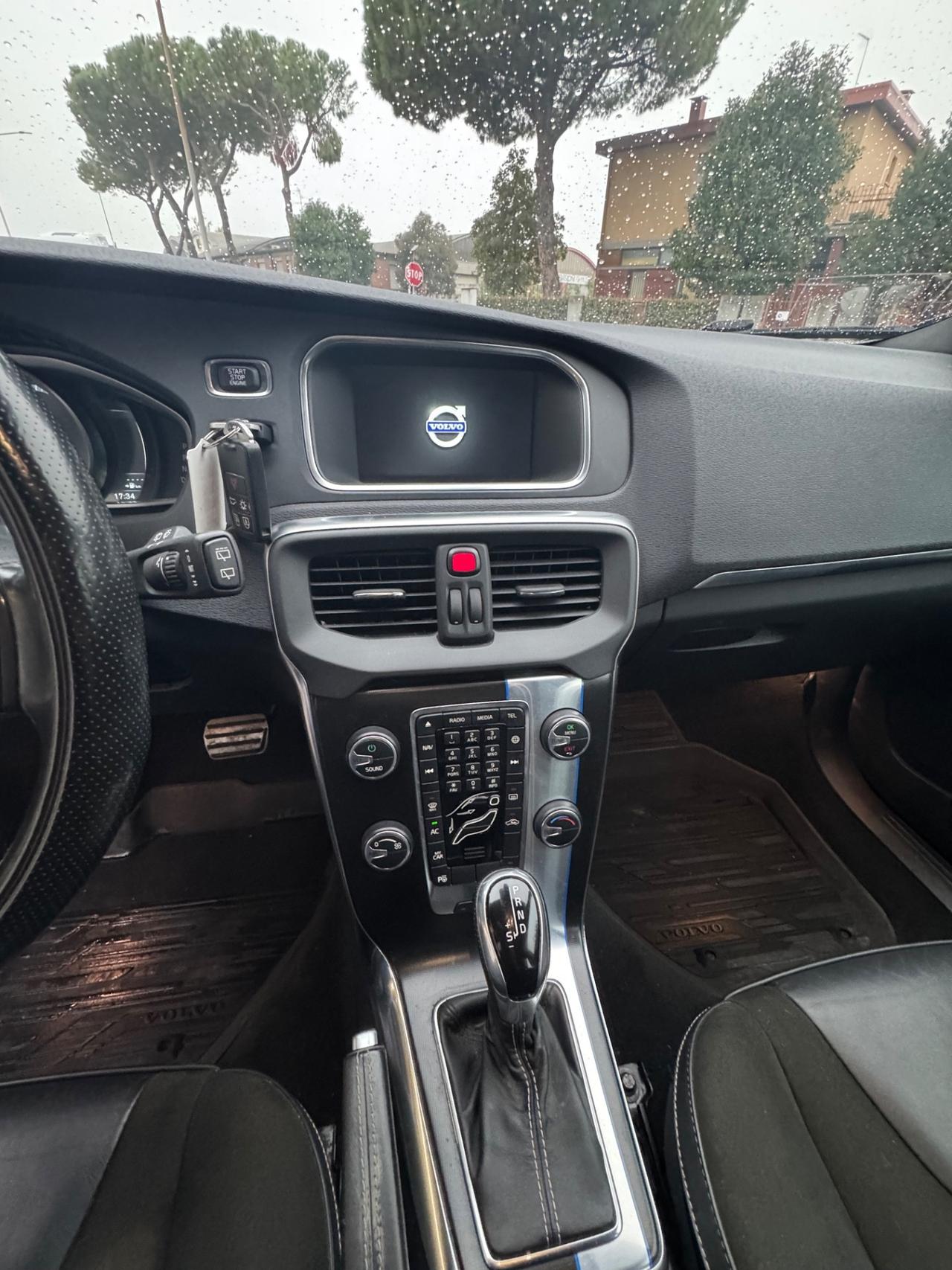 Volvo V40 D2 1.6 Powershift R-design Kinetic