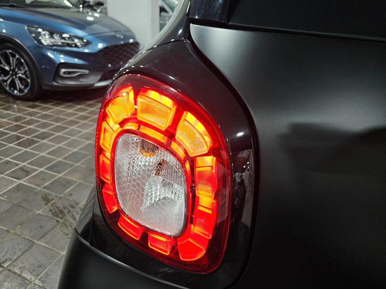 NUOVA SMART FORFOUR BRABUS EXCLUSIVE CABRIO EDITION 0.9 BENZ 109CV TWINAMIC