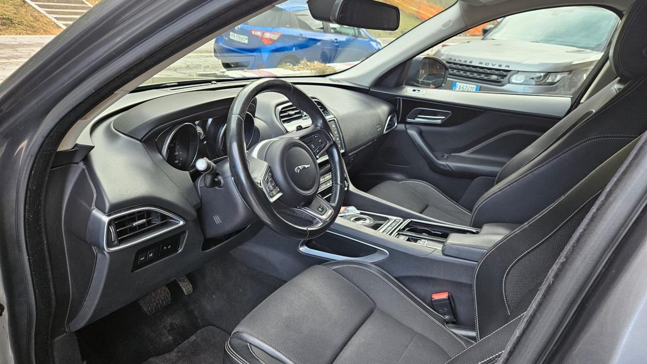 Jaguar F-Pace 2.0 D 180 CV AWD aut. R-Sport