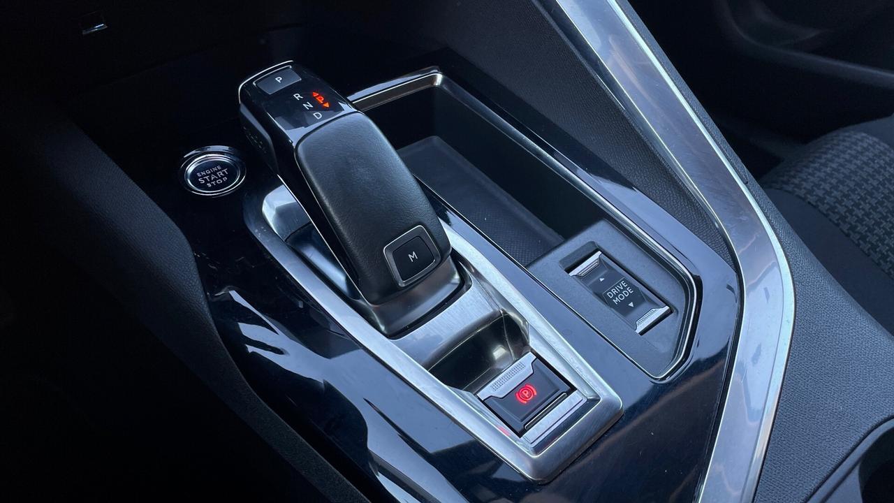 PEUGEOT 3008 1.5 BLUEHDI ALLURE 131CV - FULL LED, VIRTUAL COCKPIT, NEOPATENTATI