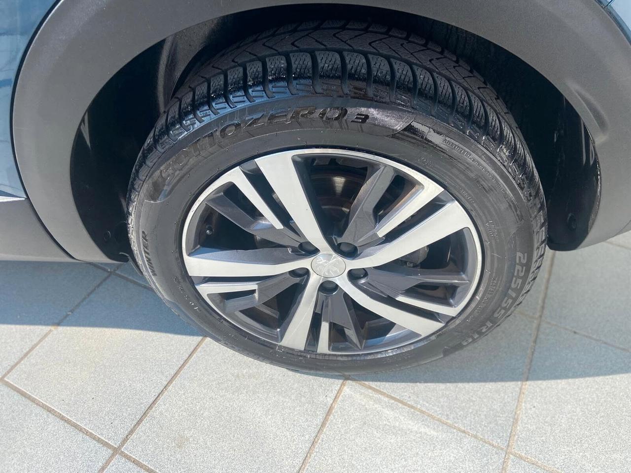 Peugeot 3008 HDi 130CV EAT8 Allure 2023 KM 30.000