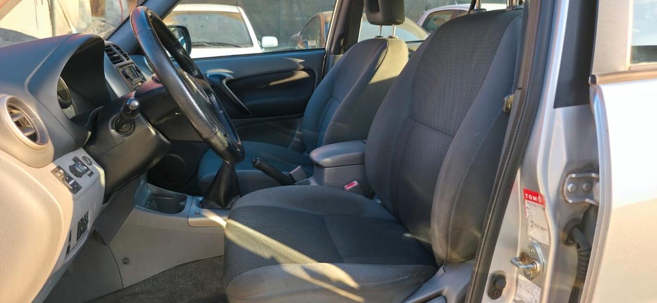 Toyota RAV 4 RAV4 2.0 Tdi D-4D 5 porte Sol
