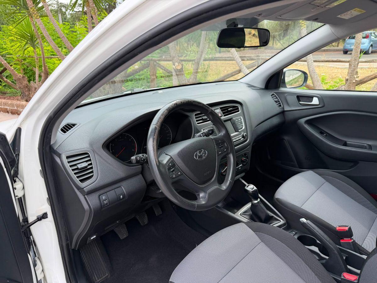HYUNDAI - i20 - 1.2 5p. Connectline