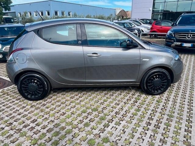 Lancia Ypsilon 1.0 FireFly 5 porte S&S Hybrid Ecochic Silver PREZZO PROMO