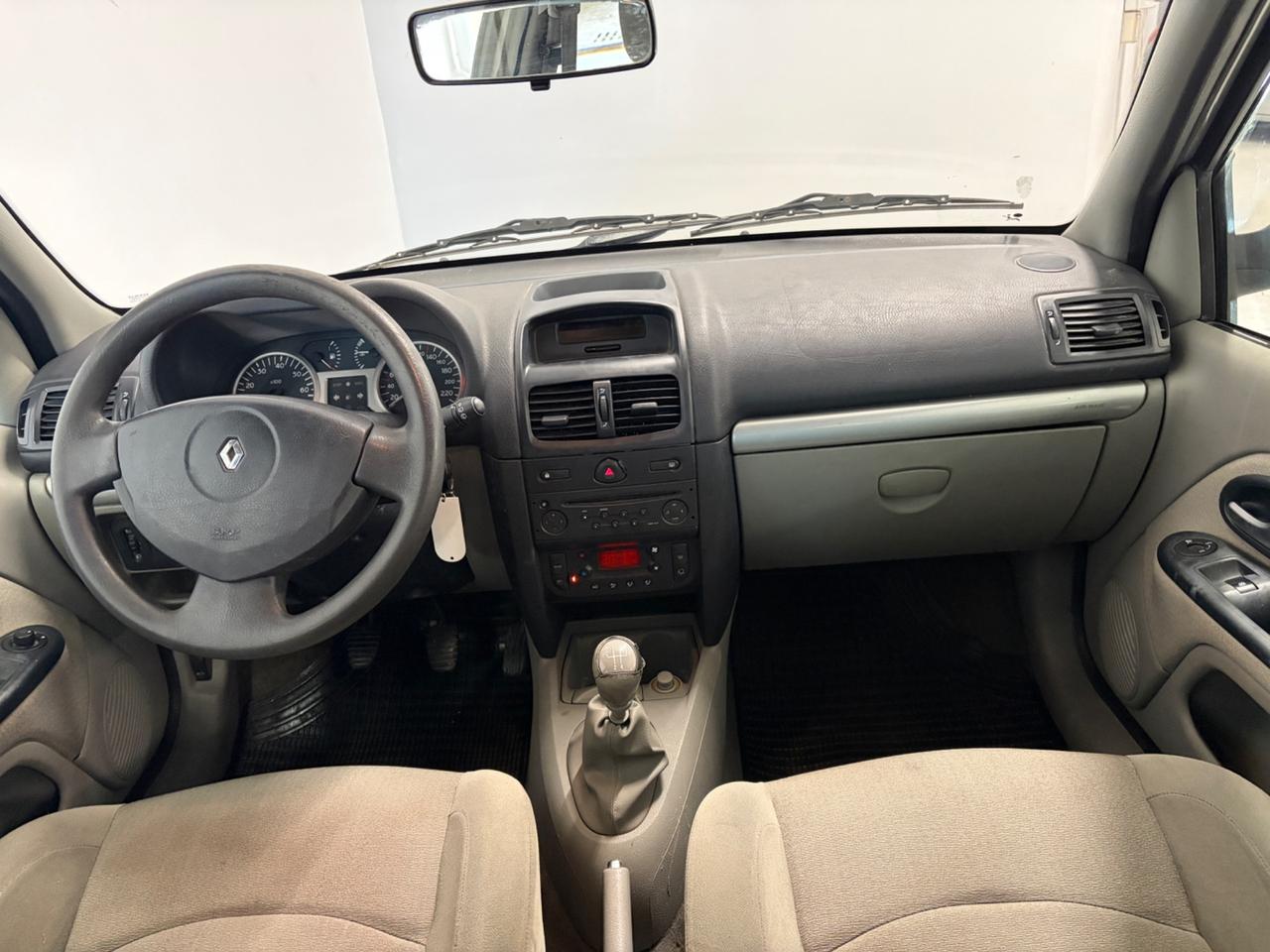 Renault Clio 1.2 16V cat 5 porte Privilège km 109.000 Nuova !