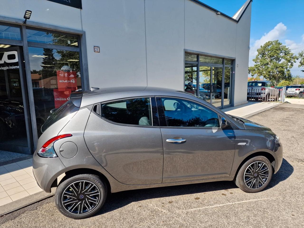 Lancia Ypsilon 1.0 FireFly 5 porte S&S Hybrid Oro