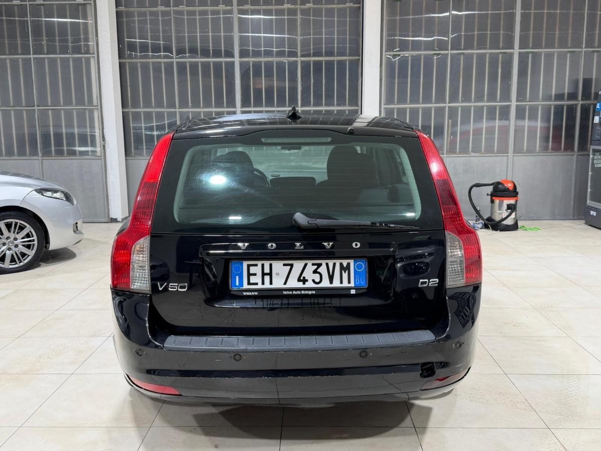 VOLVO - V50 - D2 R-design