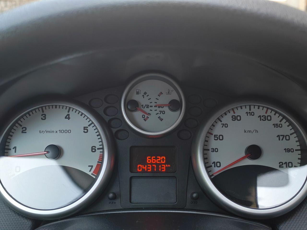 Peugeot 207 1.4 BENZINA 95cv / 43.000km / Unipro