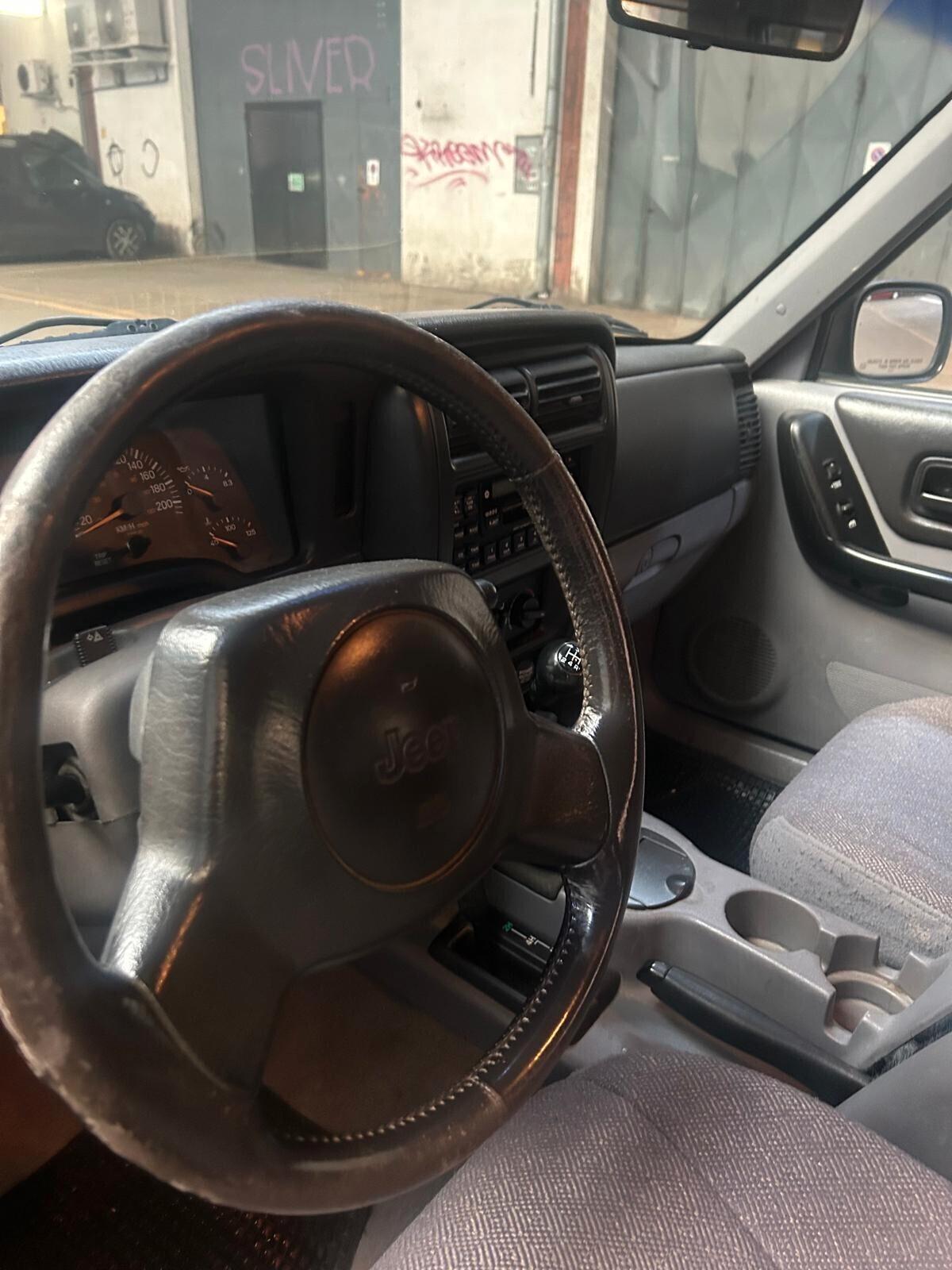 Jeep Cherokee 2.5 TD 3 porte Command-Trac Sport