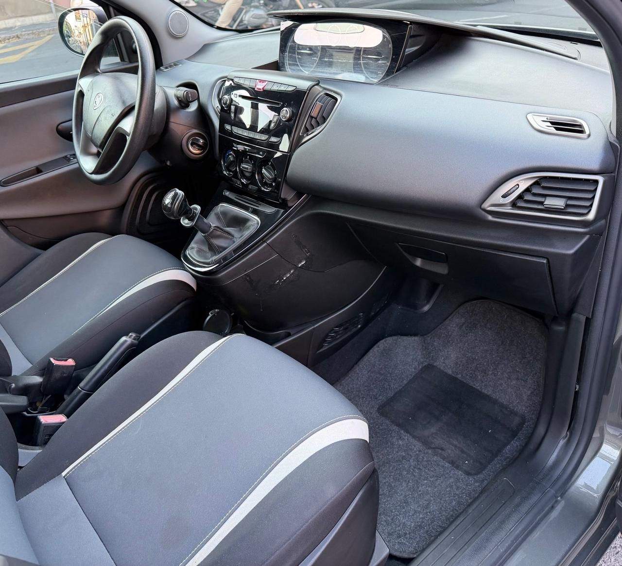 Lancia Ypsilon 1.2 benz/GPL Ecochic Gold