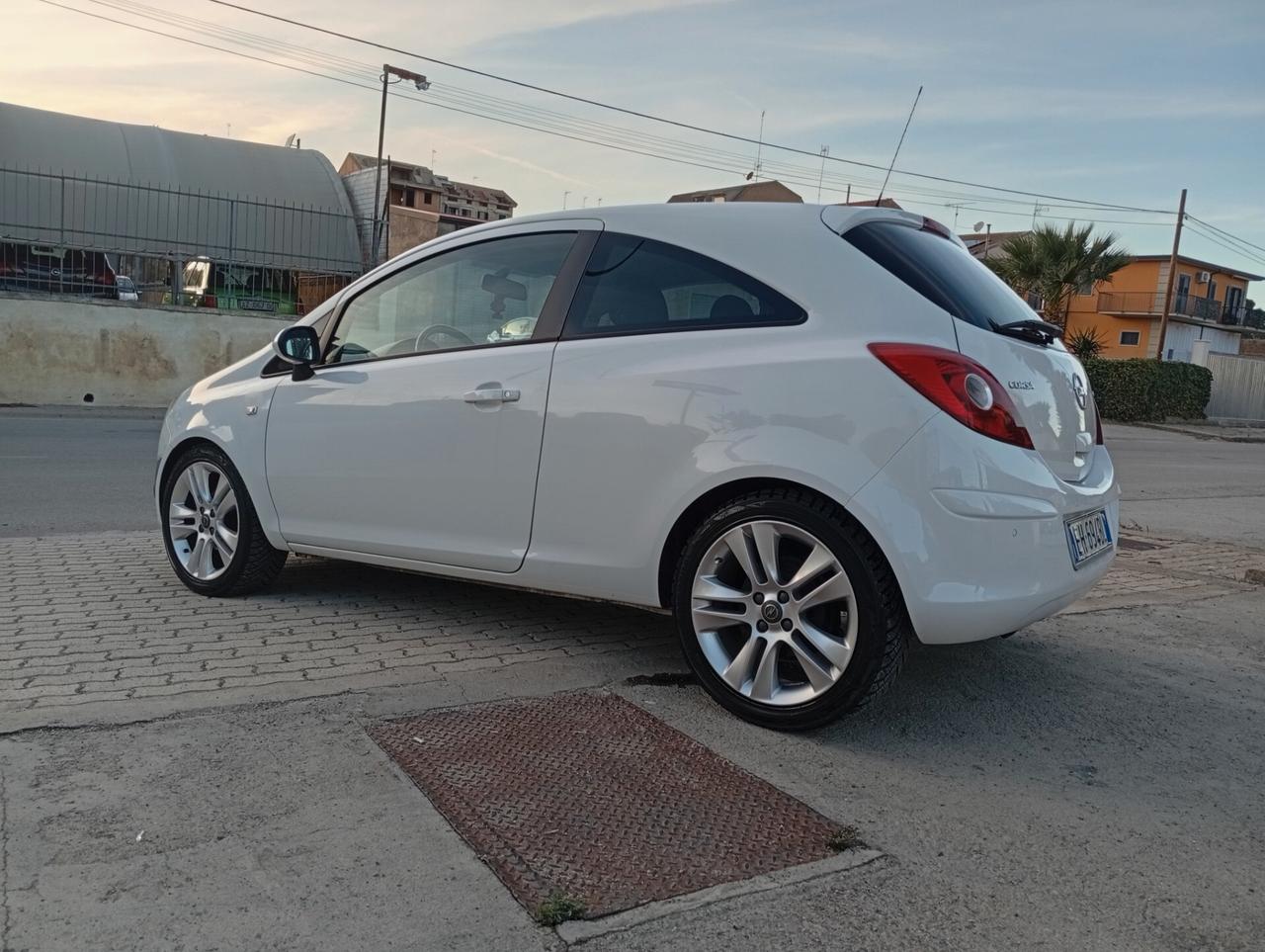 Opel Corsa 1.3 CDTI 95CV SPORT