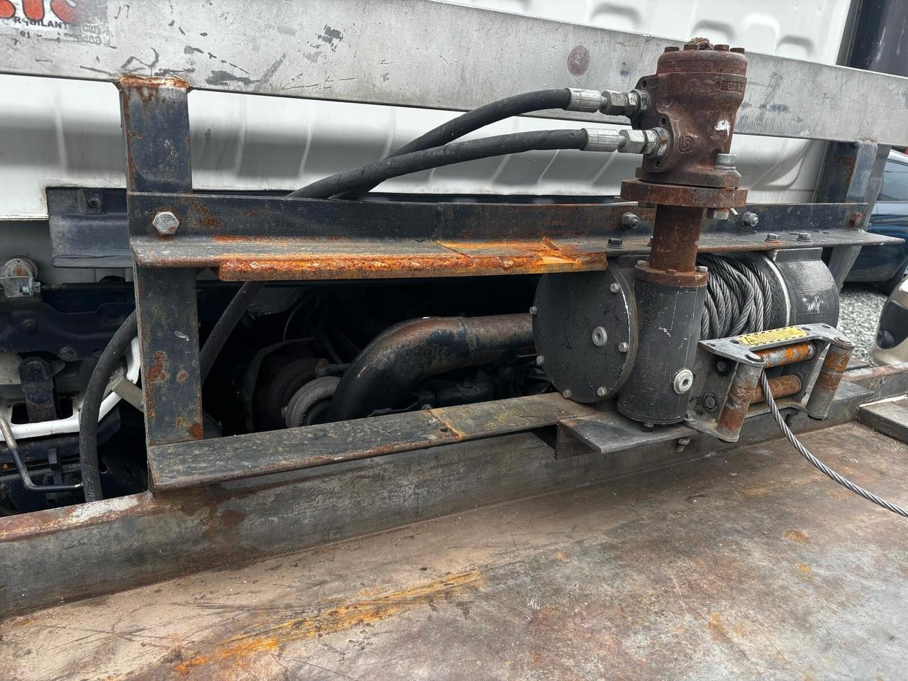 Isuzu NPR Isuzu Carro attrezzi port. utile KG2590