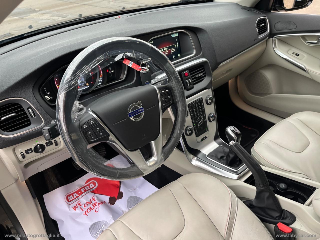 VOLVO V40 Cross Country D2 Volvo Ocean Race