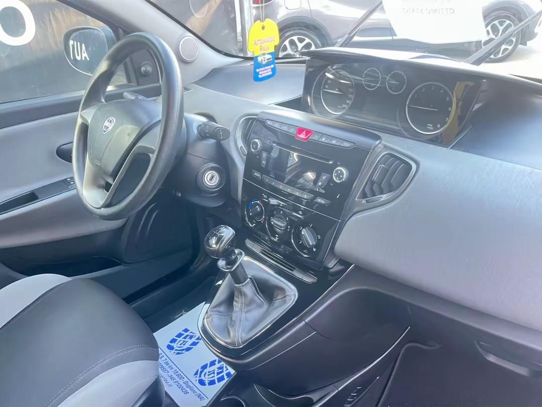 Lancia Ypsilon 1.2 benzina e gpl di serie Ecochic Gold