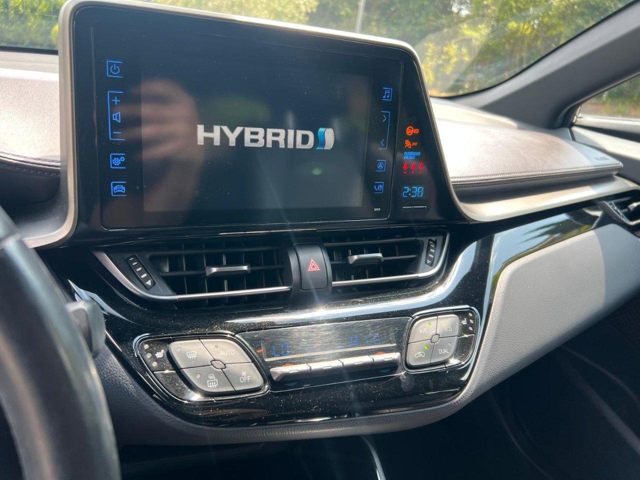 Toyota C-HR 5 Porte C-HR 1.8h Lounge 2wd e-cvt my18