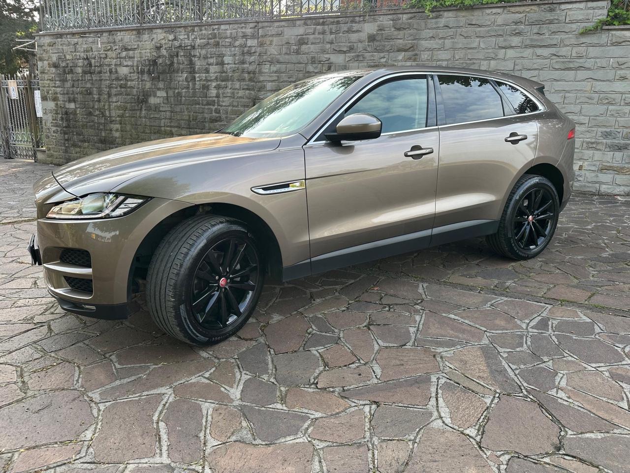 Jaguar F-Pace 2.0 D 180 CV AWD aut. R-Sport
