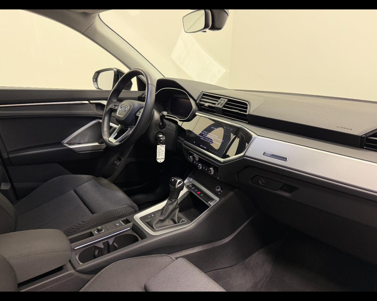 AUDI Q3 45 TFSIe S-TRONIC S LINE EDITION