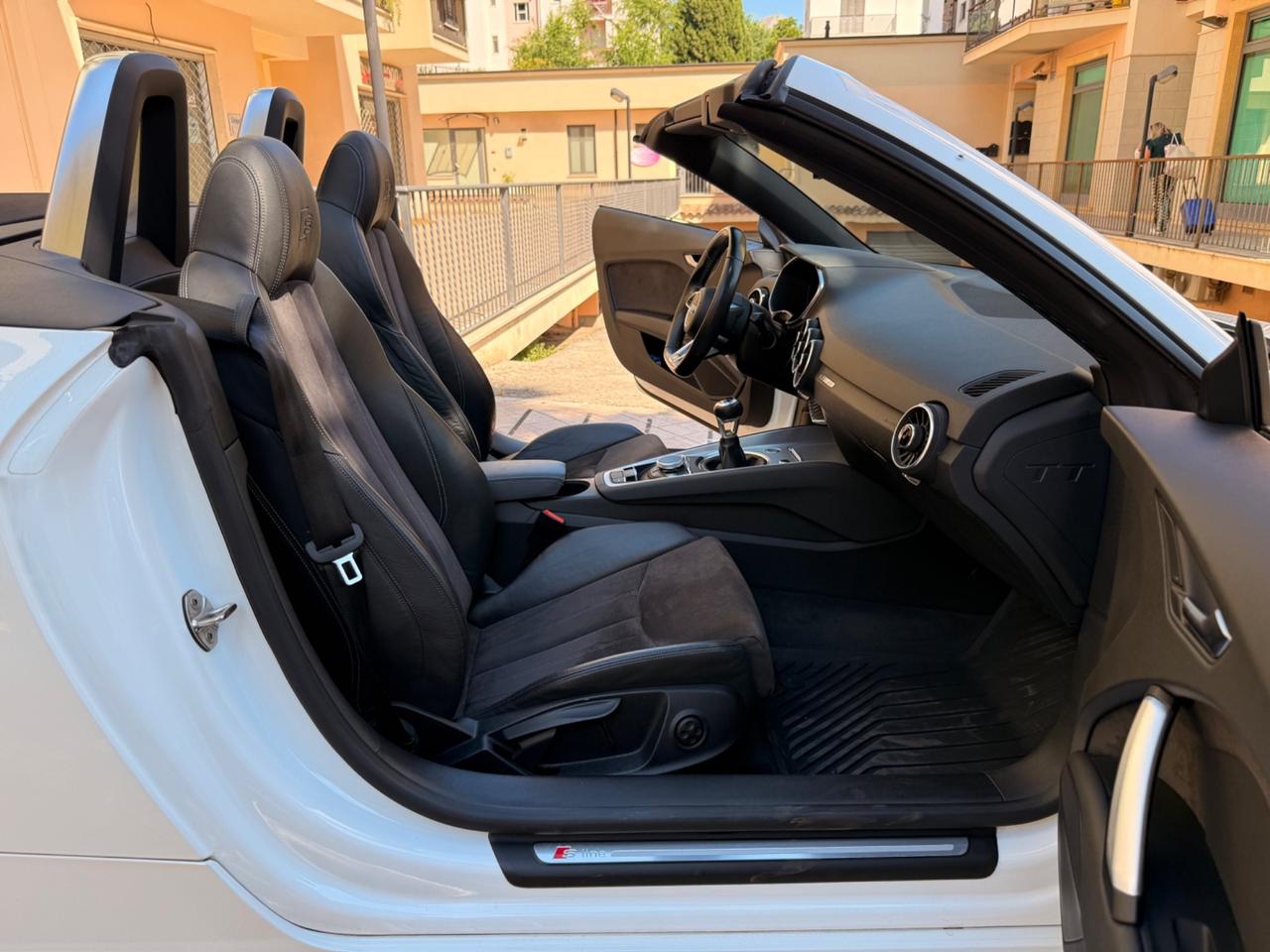 Audi TT Roadster 1.8 TFSI S line