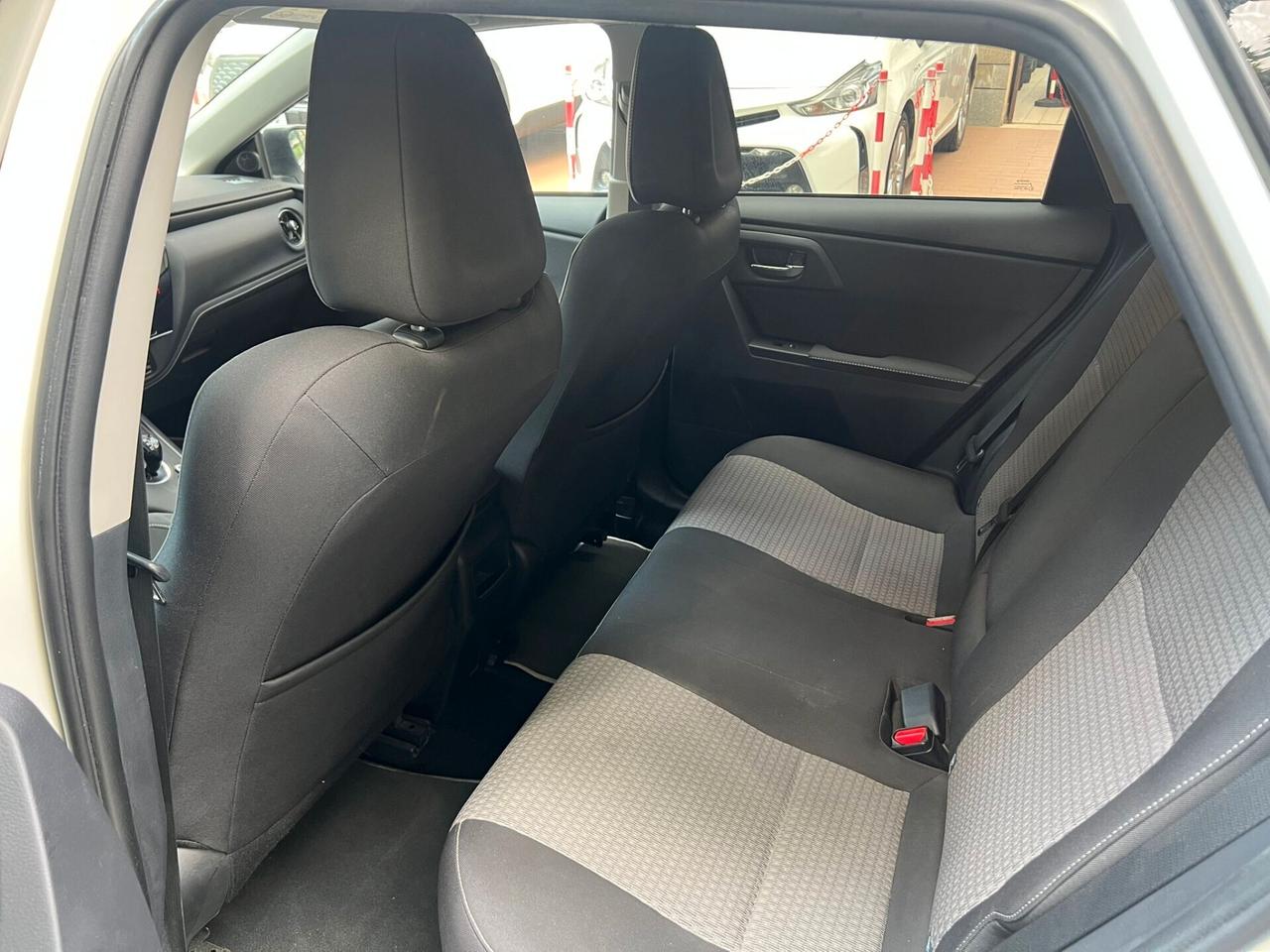 Toyota Auris TS 1.8 Hybrid Style