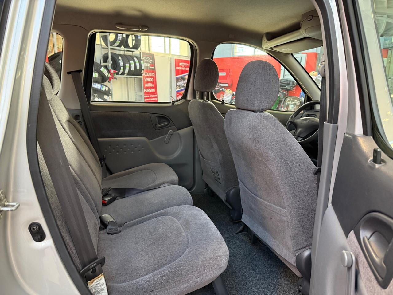 Toyota Yaris verso 1.0i cabio automatico