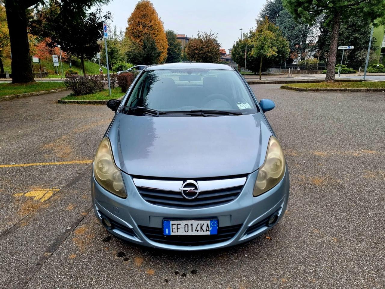 Opel Corsa 1.2 5 porte Club ADATTA A NEOPATENTATI