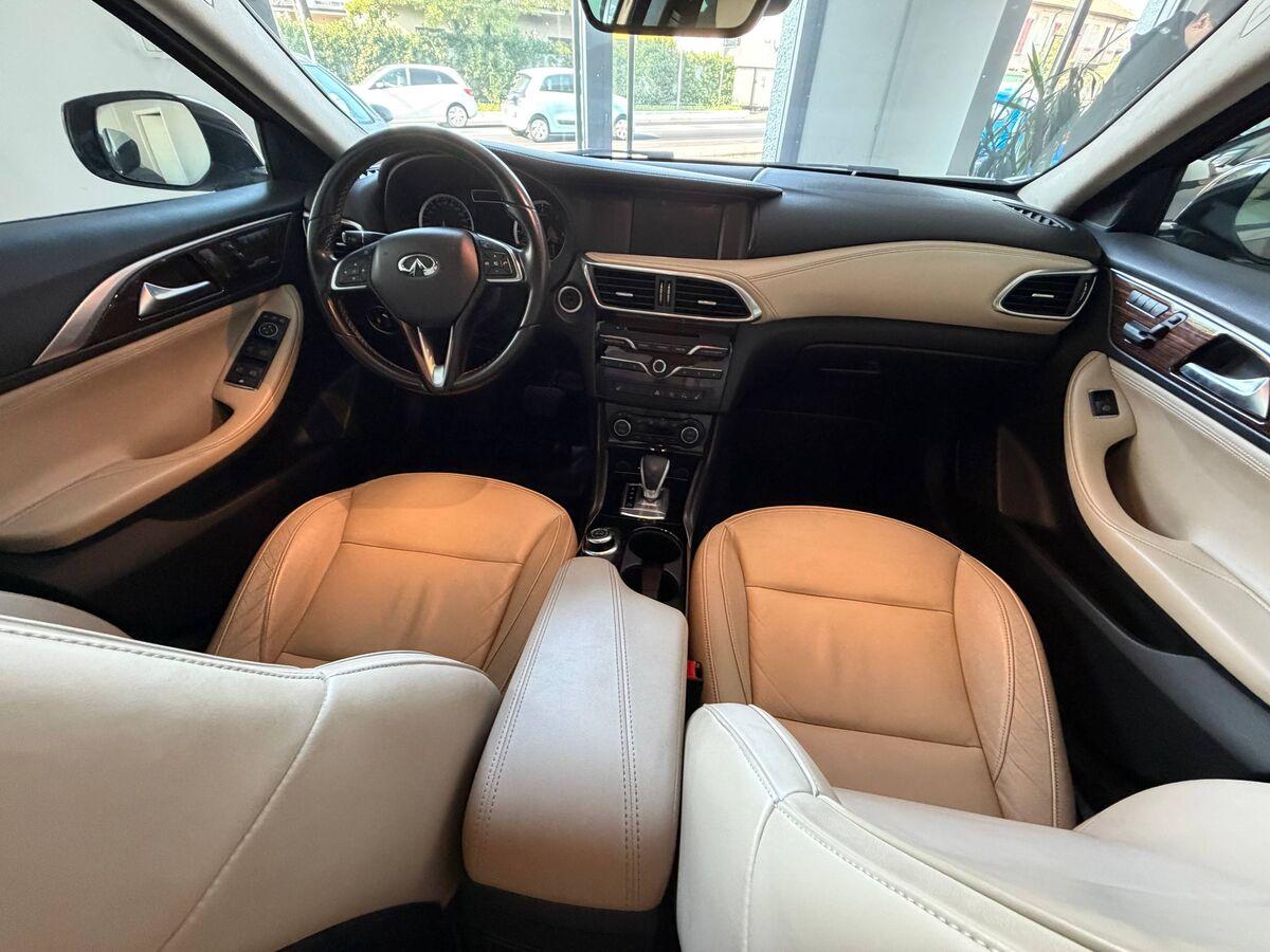 Infiniti Q30 2.2d Premium Tech Gallery White awd 170cv dct