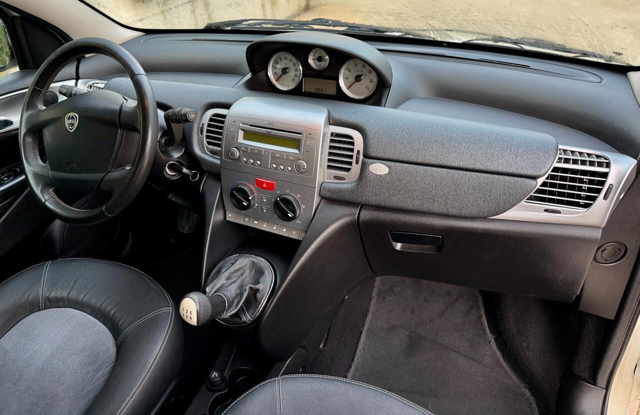 Lancia Ypsilon 1.3 MJT 75 CV MomoDesign