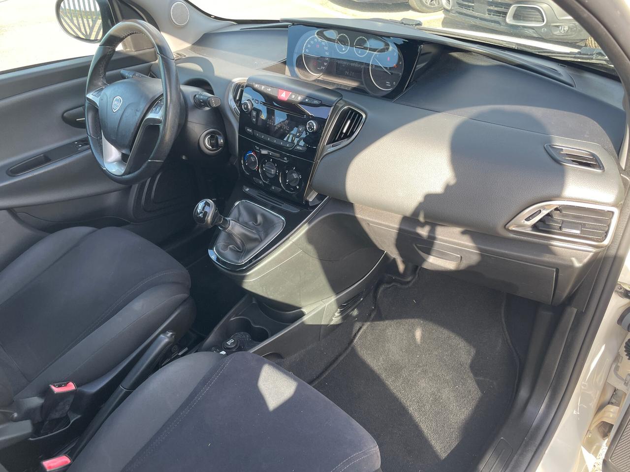 Lancia Ypsilon 1.3 MJT 16V 95 CV 5 porte Gold-TETTO