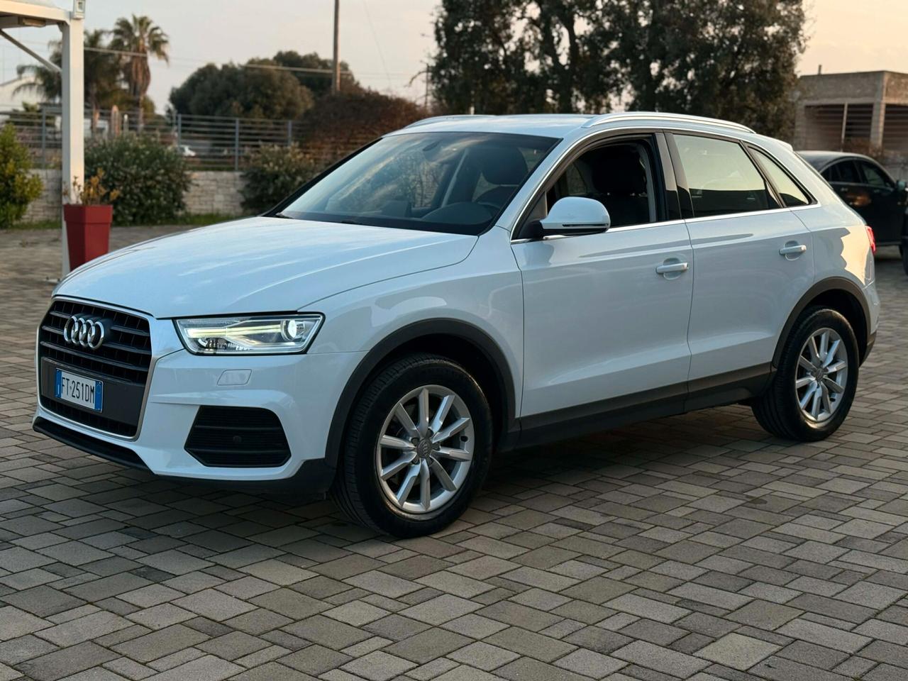 Audi Q3 2.0 TDI 120 CV Business