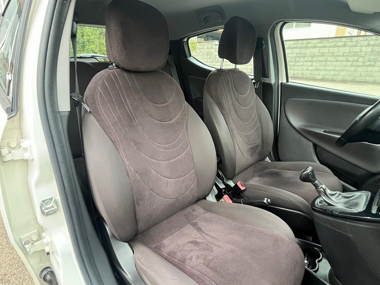 Lancia Ypsilon 1.3 mjt 95cv S&S Gold PDC/CLIMA. OK NEOPAT. PERF.