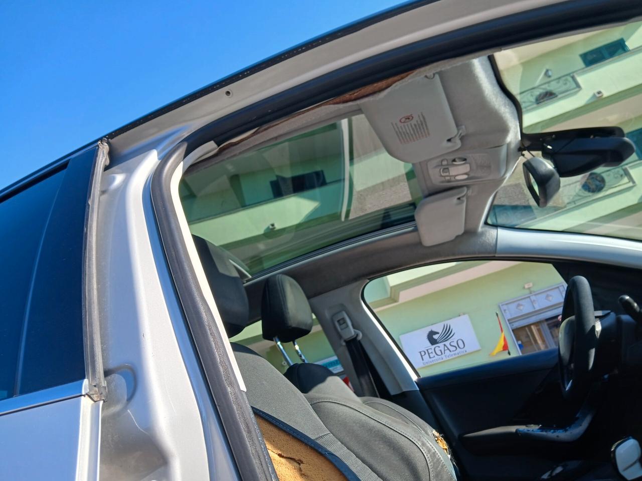 Peugeot 208 1.4 HDi 68 CV 5 porte Allure