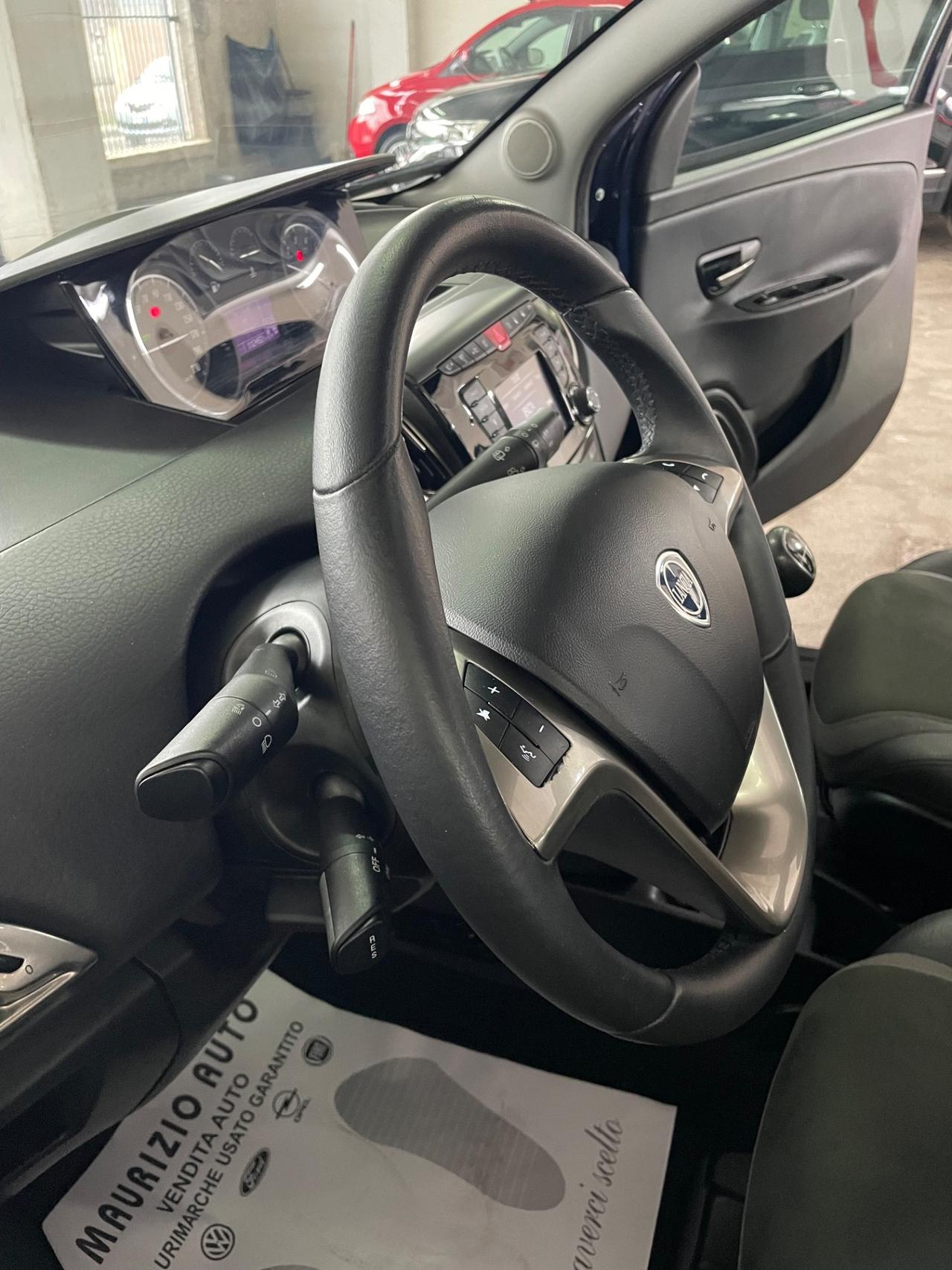 Lancia Ypsilon 1.2 69 CV 5 porte GPL Ecochic Unyca tetto nav sensori pelle