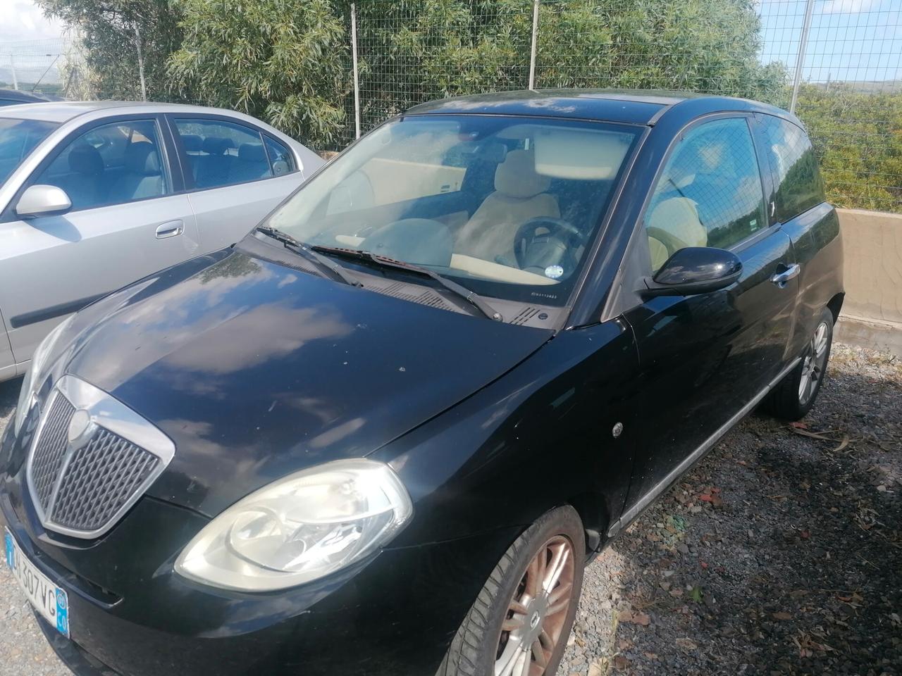 Lancia Ypsilon 1.3 MJT 75 CV Argento