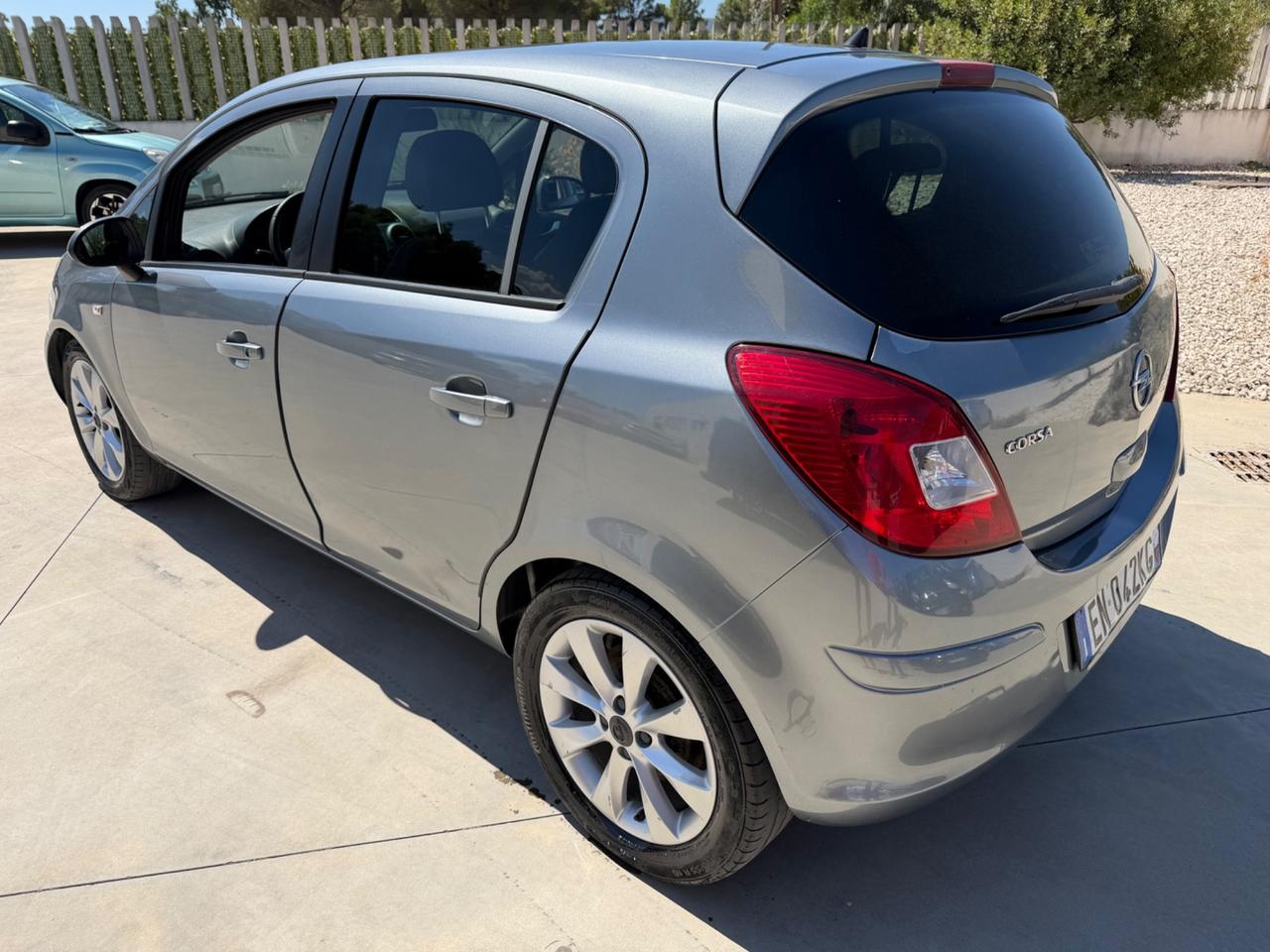 Opel Corsa 1.2 5 porte Sport 2012