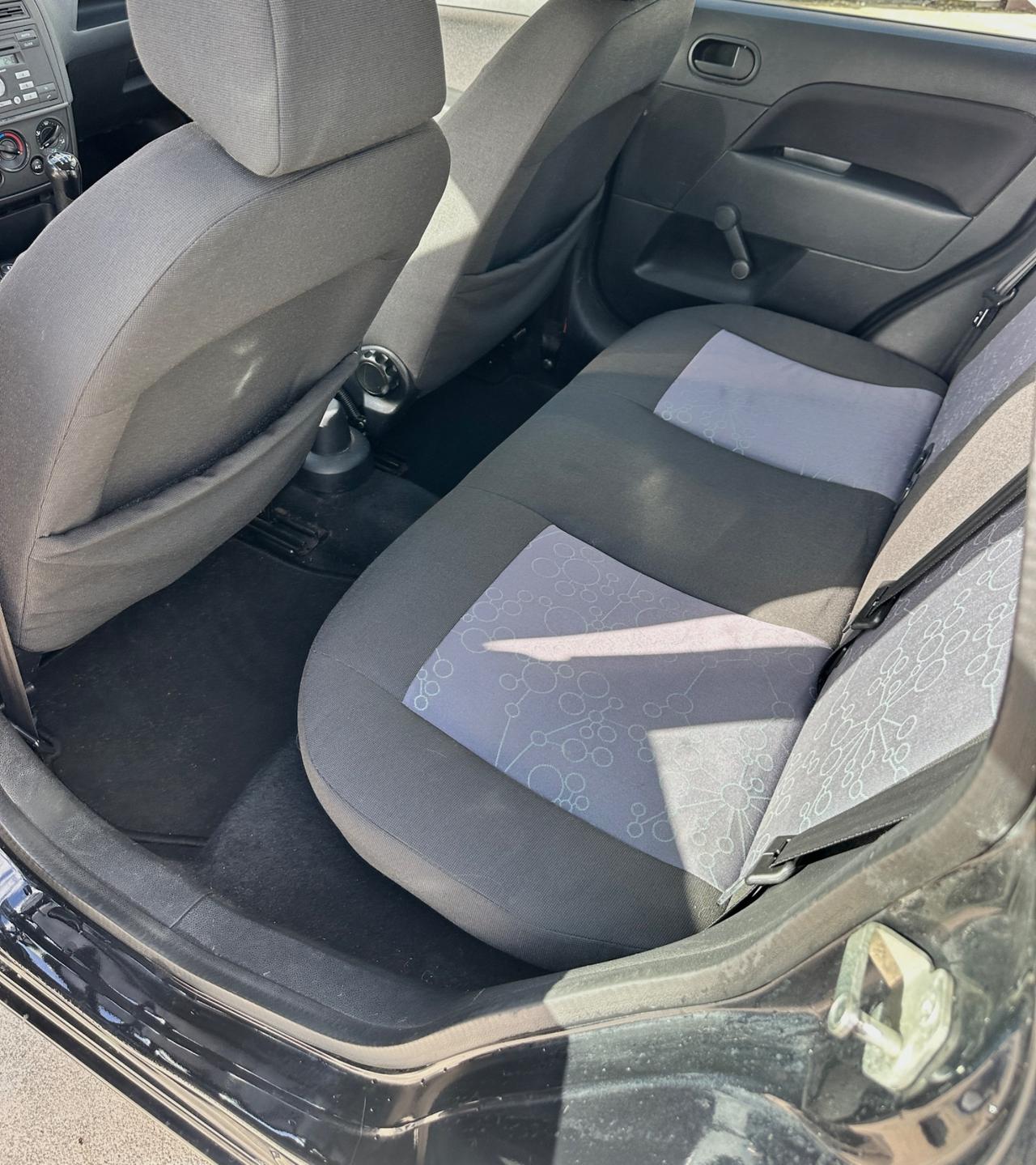 Ford Fiesta 1.4 TDCi 68cv 5p. Ghia NEOPATENTATI