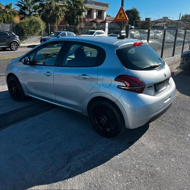 Peugeot 208 BlueHDi 75 5 porte Allure