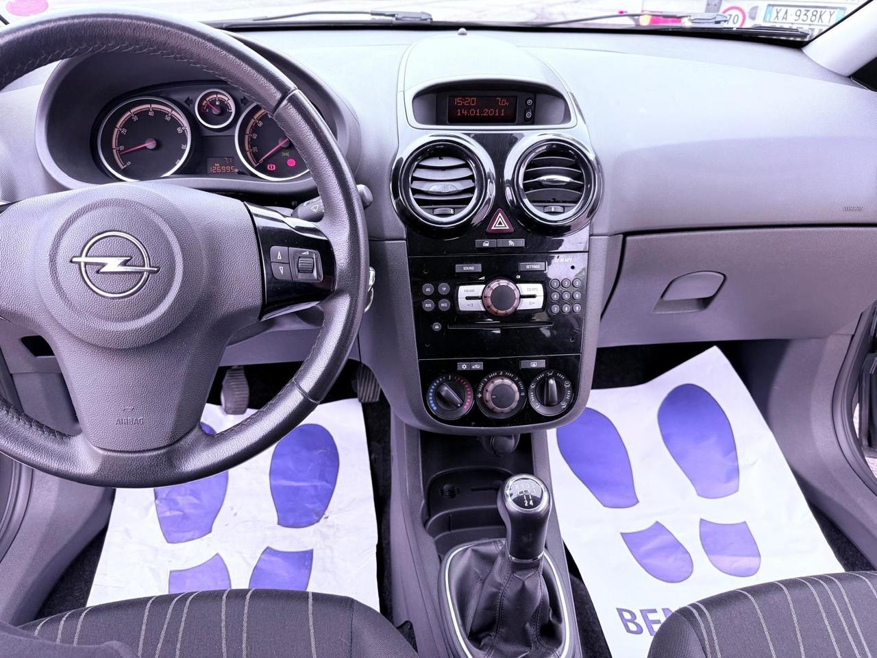 Opel Corsa 1.2 3 porte Club Ok neopatentati