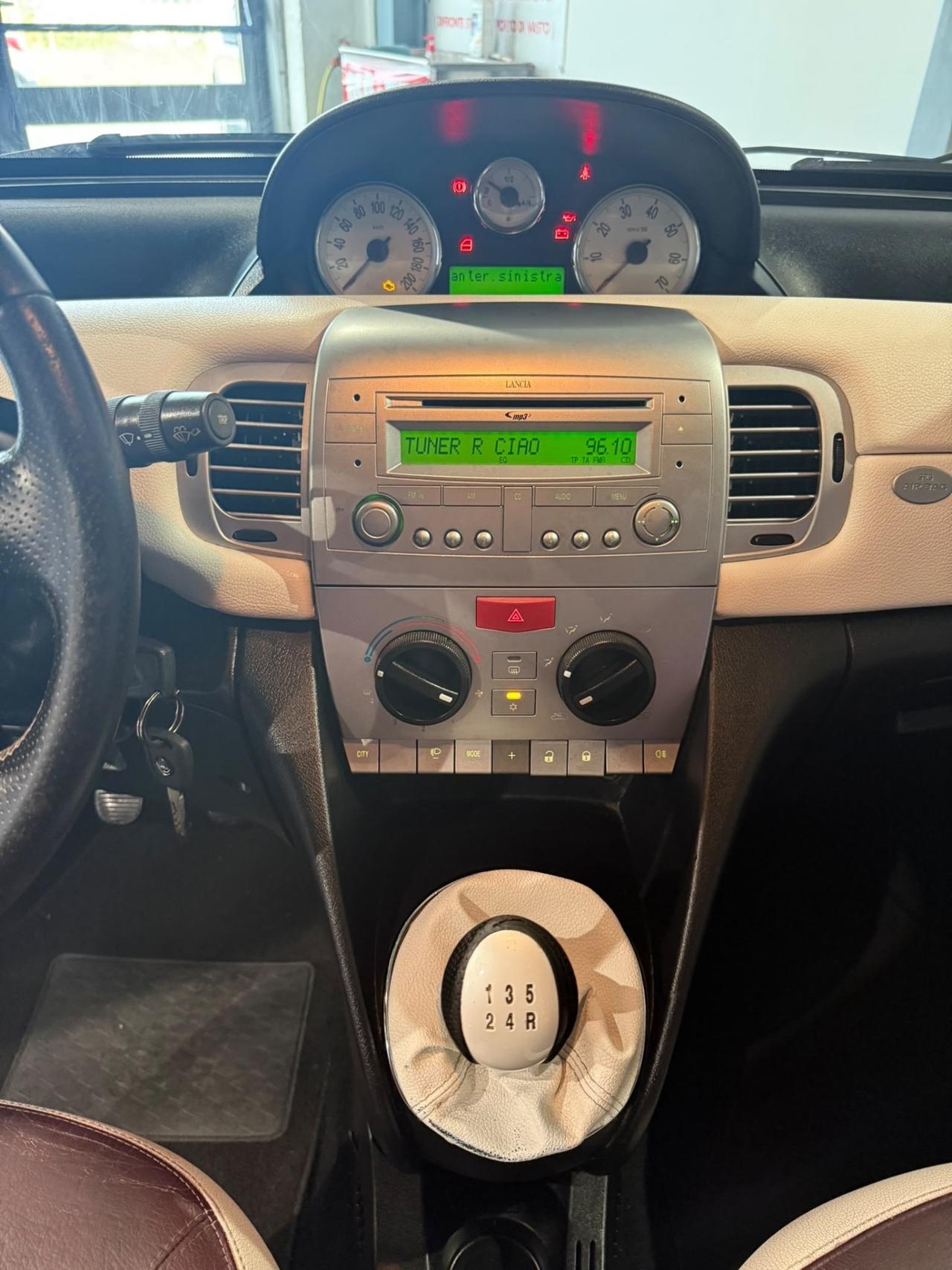 Lancia Ypsilon 1.3 MJT -NEOPATENTATI