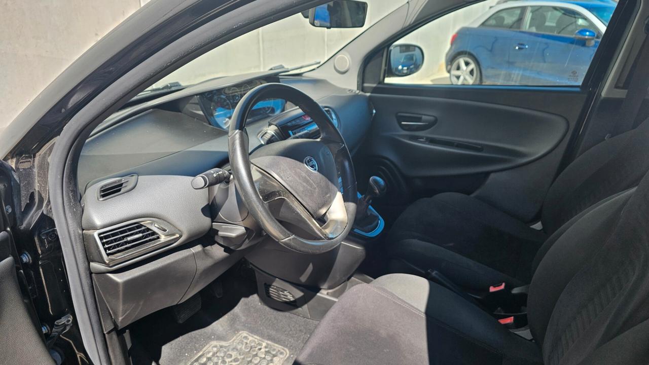 Lancia Ypsilon 0.9 TwinAir 85 CV 5 porte S&S Platinum