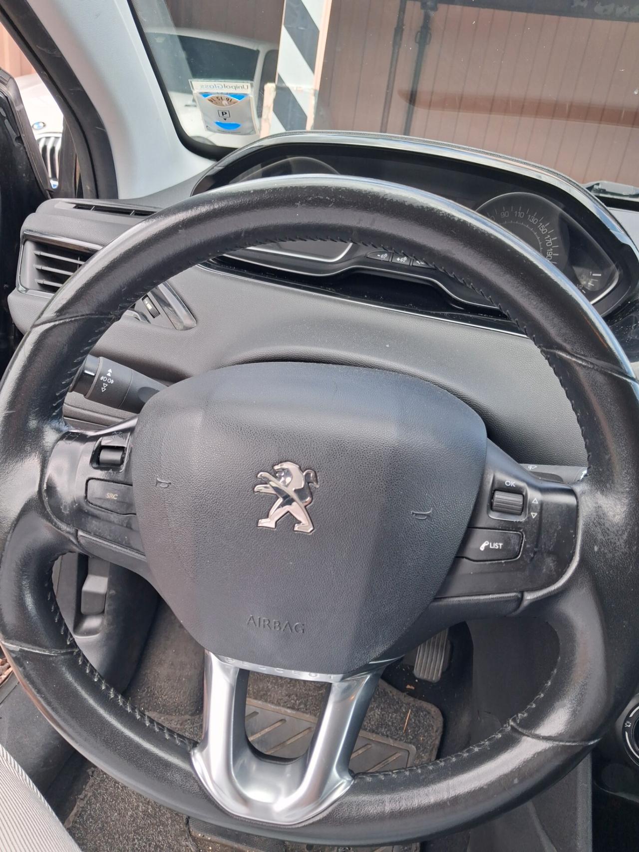 Peugeot 208 BlueHDi 75 5 porte Black Line