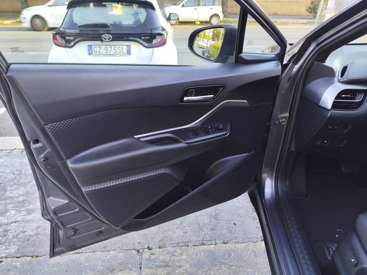 Toyota C-HR 1.8 Hybrid E-CVT Business