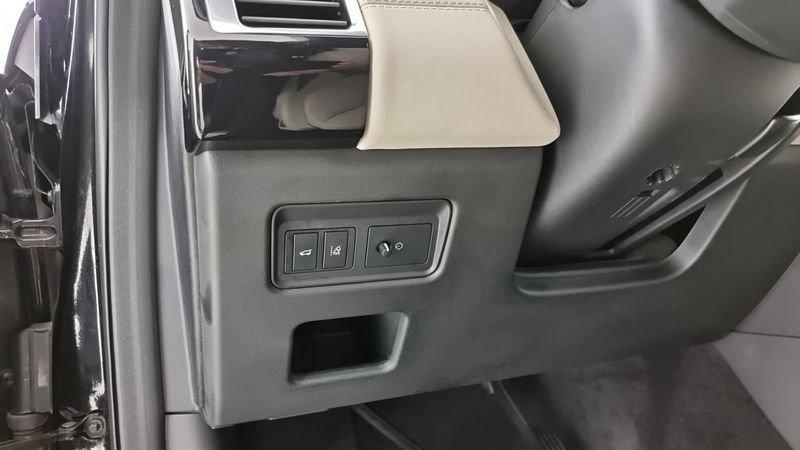 Land Rover Discovery 3.0 TD6 249 CV HSE 7 Posti