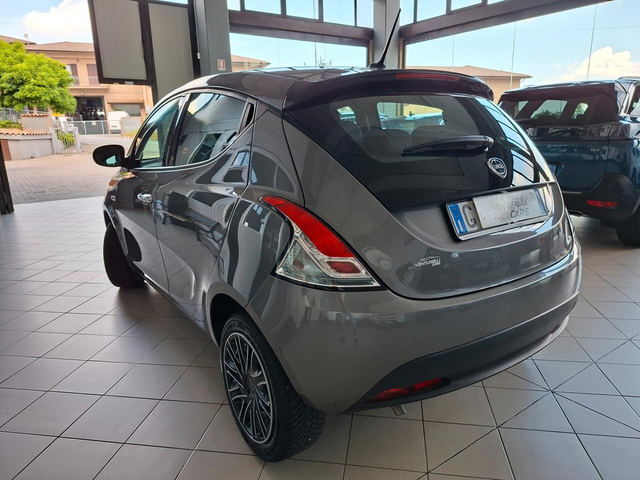 Lancia Ypsilon 1.0 FireFly 5 porte S&S Hybrid Gold
