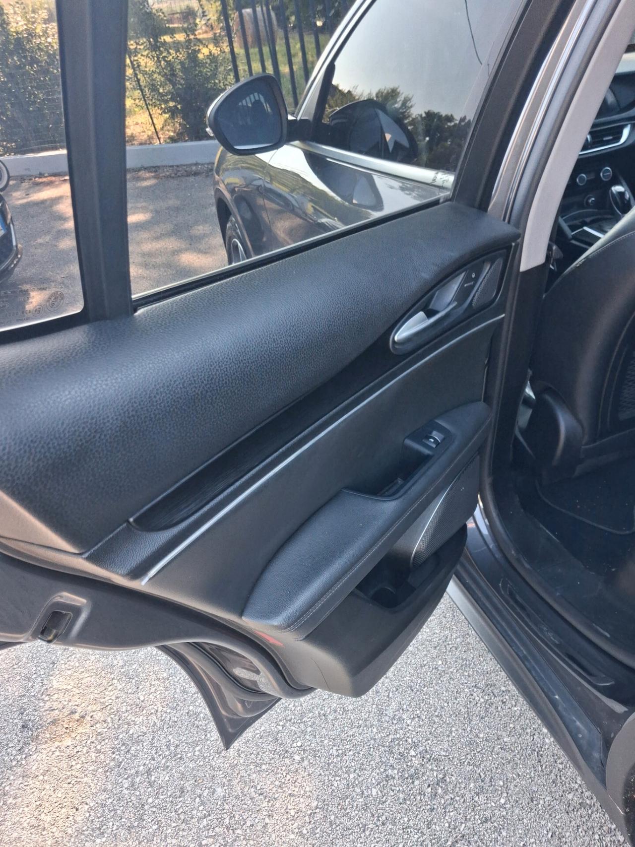 Alfa Romeo Stelvio 2.2 Turbodiesel 180 CV AT8 RWD Executive