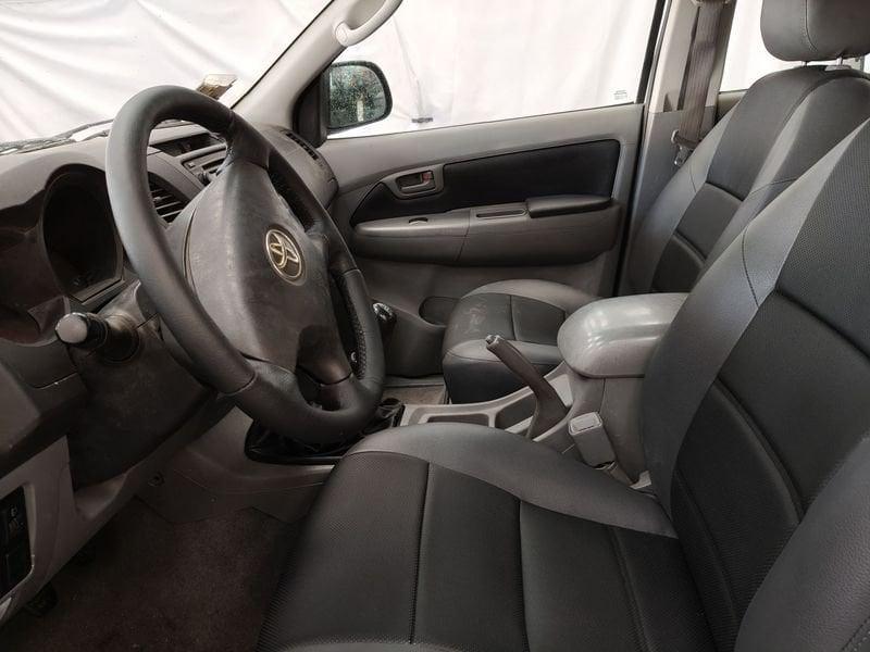 Toyota Hilux Hilux 2.5 D-4D 4WD 4p. Double Cab DLX